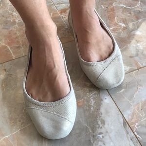 NWOT Toms flats